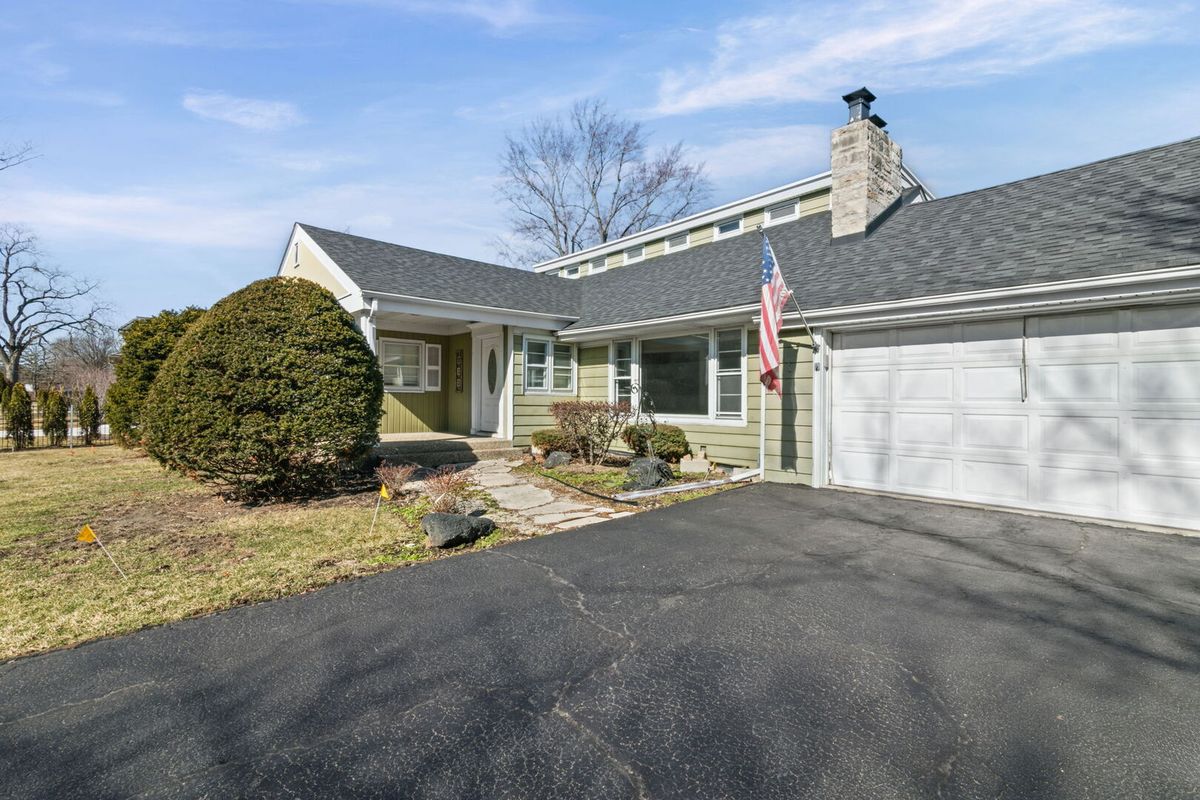 836 Everett Road, Lake Forest, IL 60045