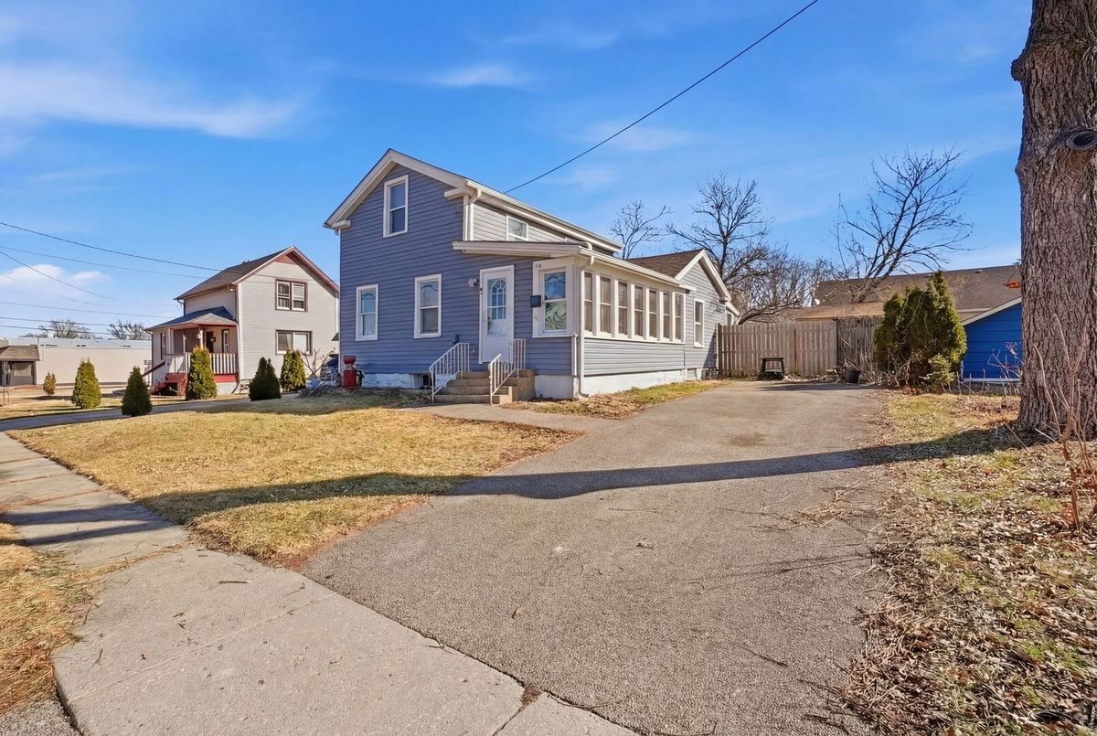 110 Seminary Avenue, Woodstock, IL 60098