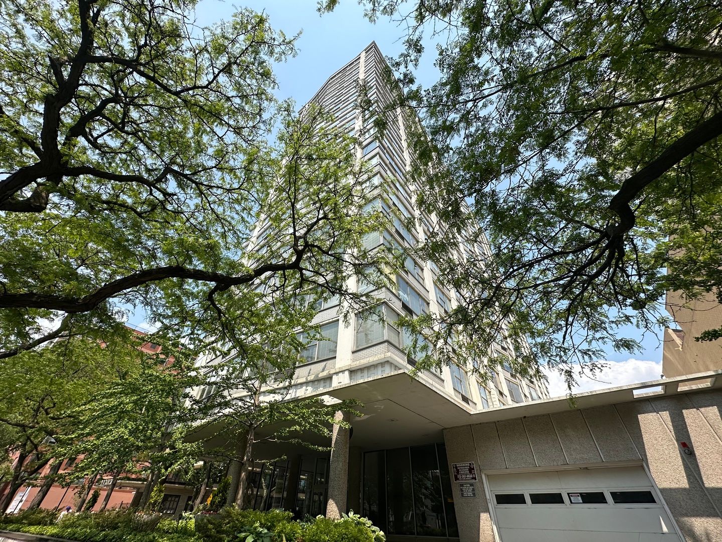 5757 N Sheridan Road #18J — Chicago, IL 60660