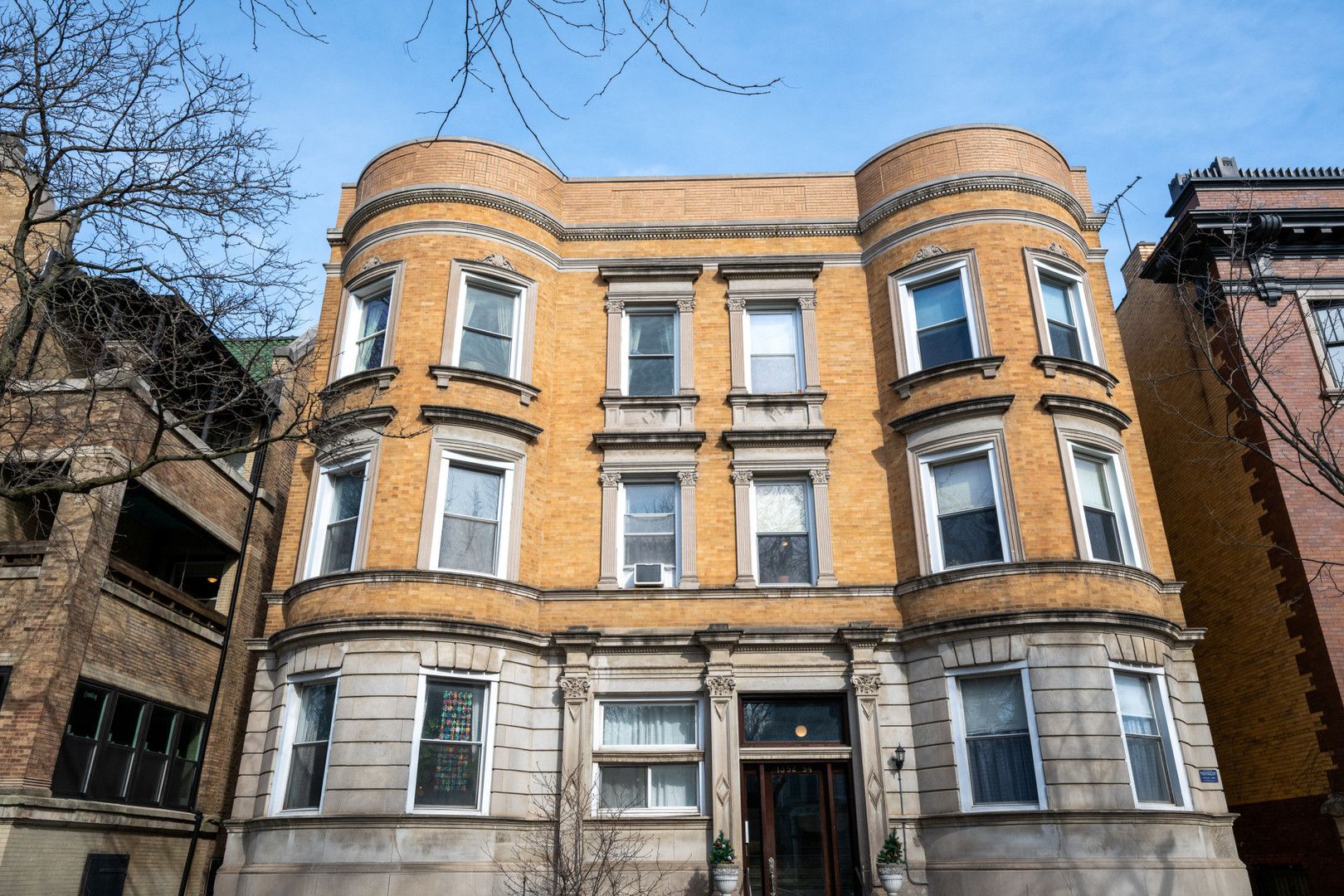 1354 E 48th Street #2E — Chicago, IL 60615