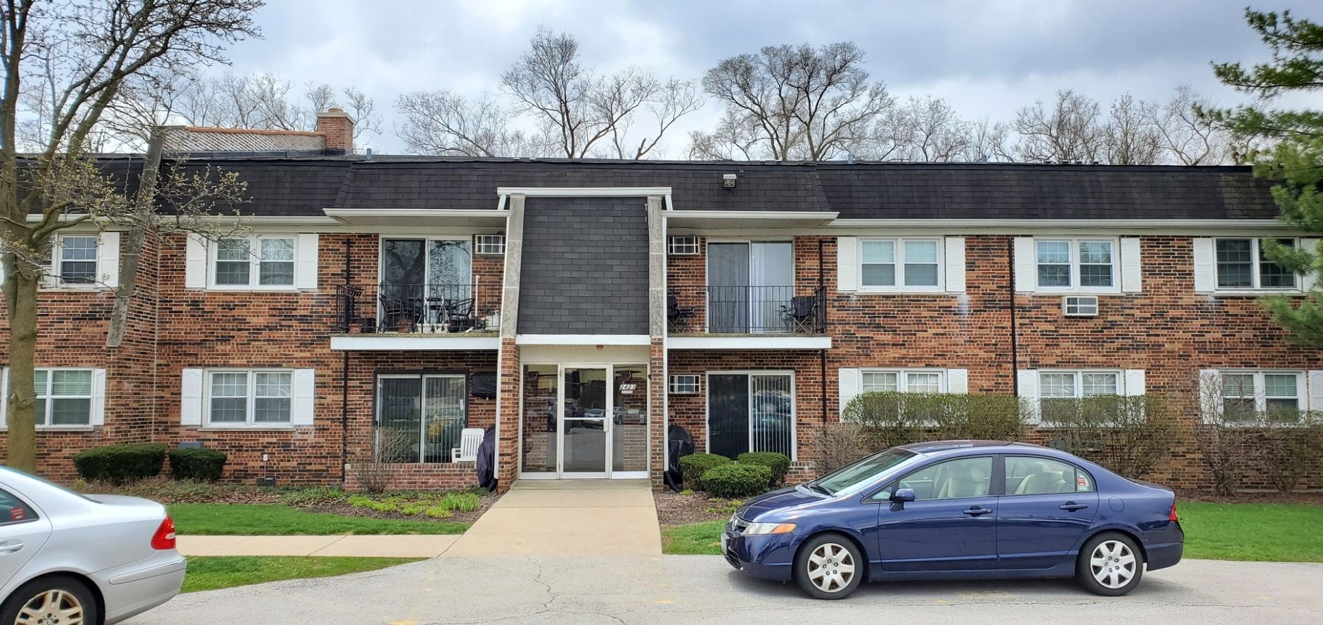 2423 OGDEN Avenue #9 — Downers Grove, IL 60515