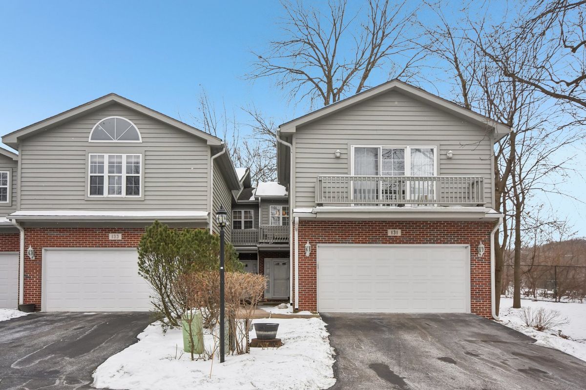 131 Willow Creek Lane, Willow Springs, IL 60480