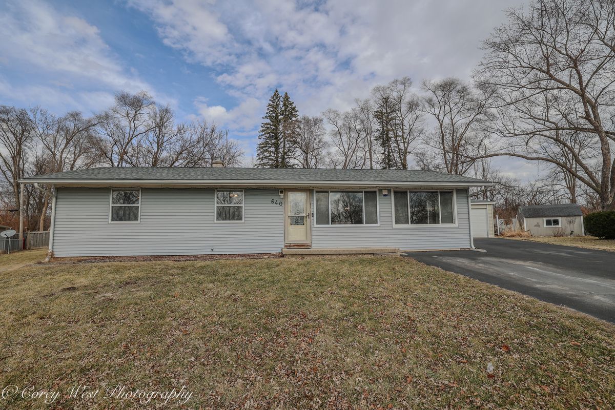 640 Williams Drive, South Elgin, IL 60177