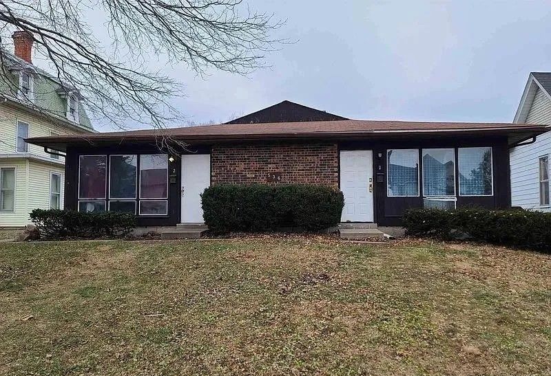 536 10th Avenue S — Clinton, IA 52732