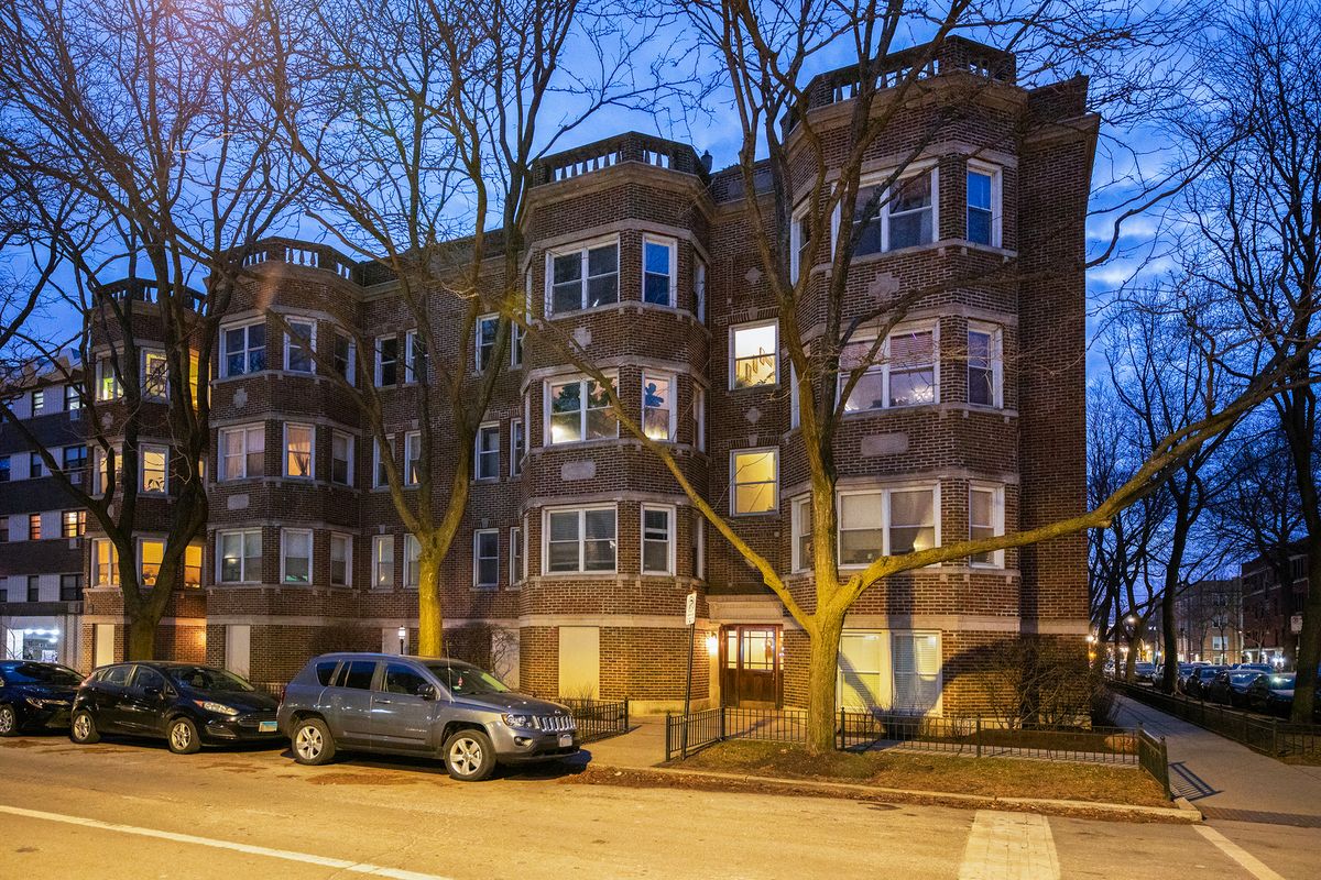6042 Kenmore Avenue, Chicago, IL 60660