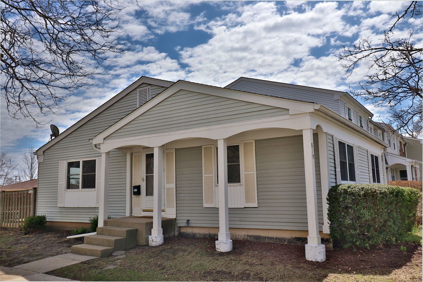 819 Mansfield Court — Schaumburg, IL 60194