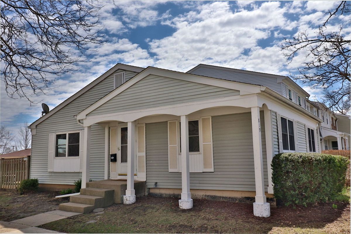 819 Mansfield Court, Schaumburg, IL 60194