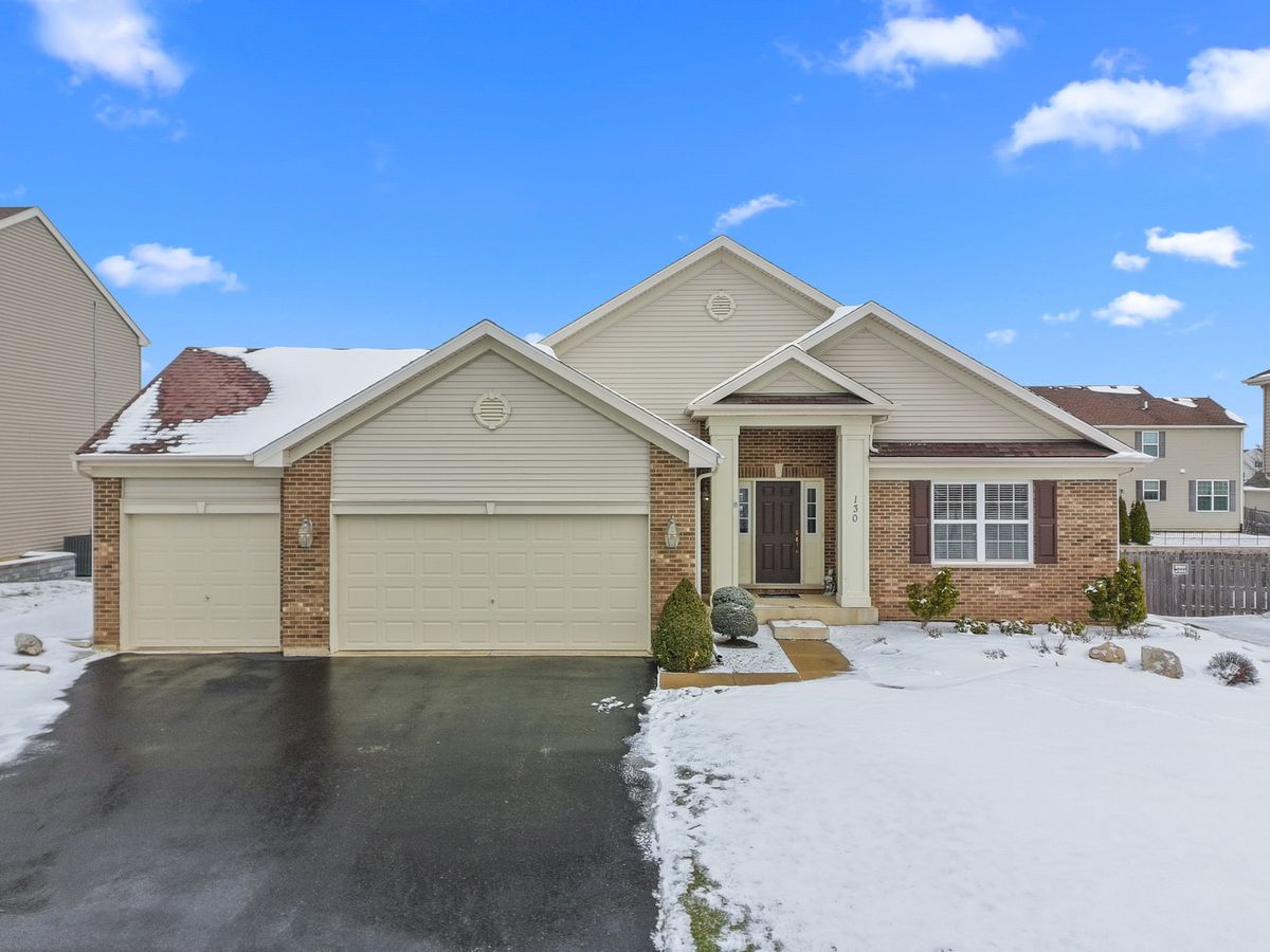 130 Annelise Lane, Volo, IL 60020