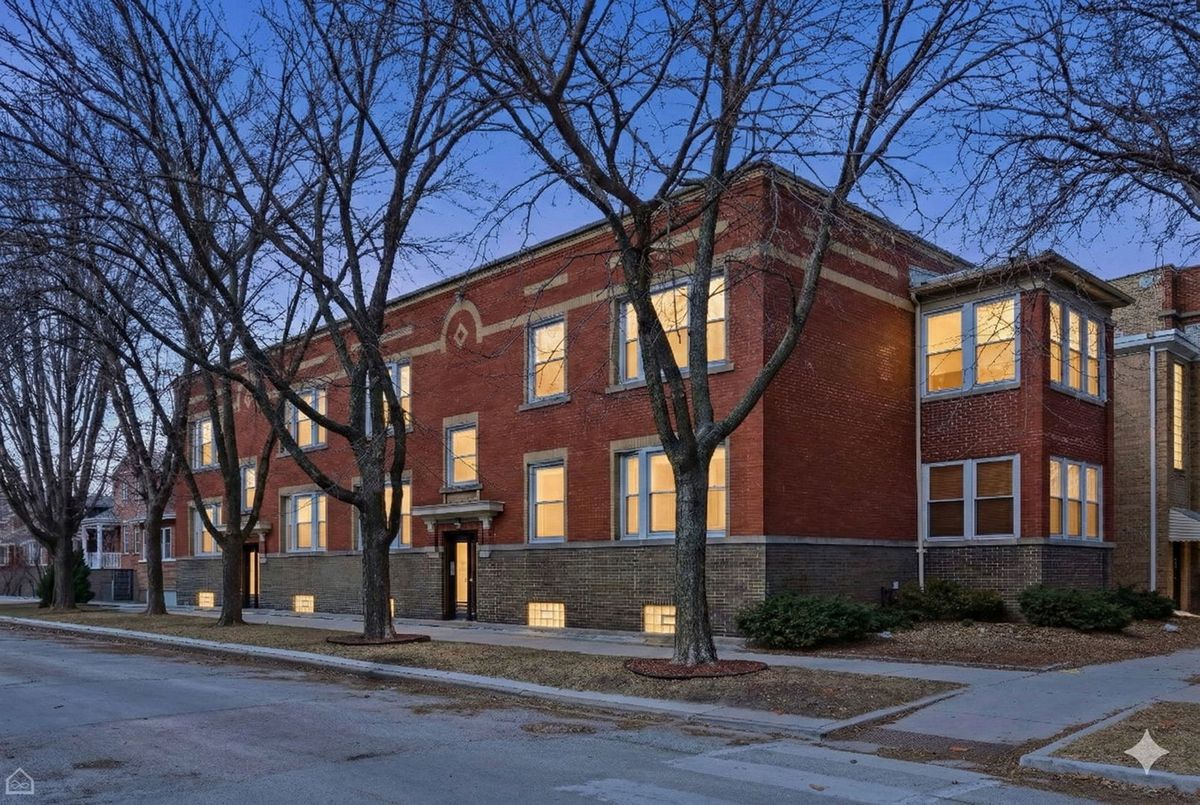 2200 Winona Street, Chicago, IL 60625