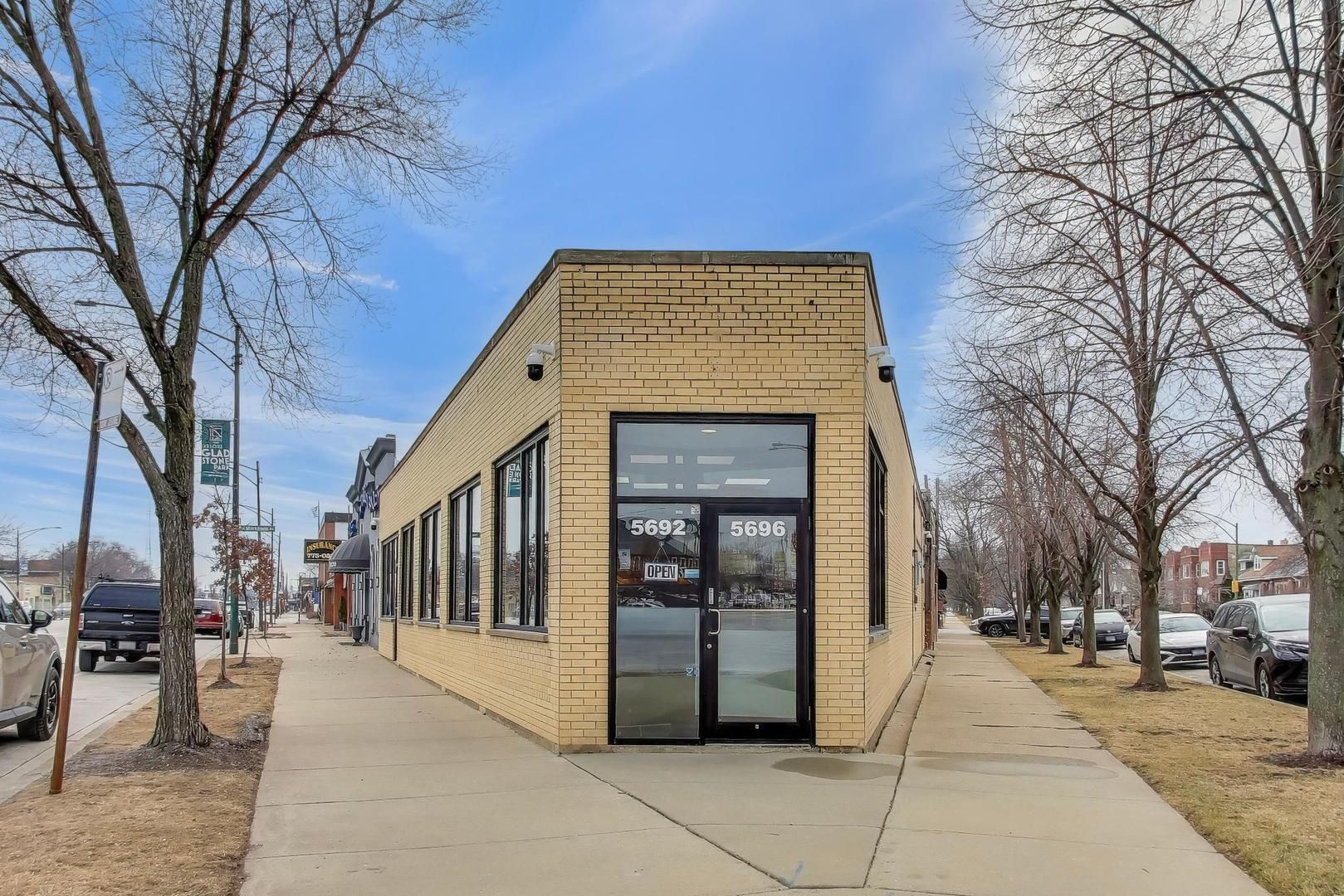 5696 N Milwaukee Avenue — Chicago, IL 60646