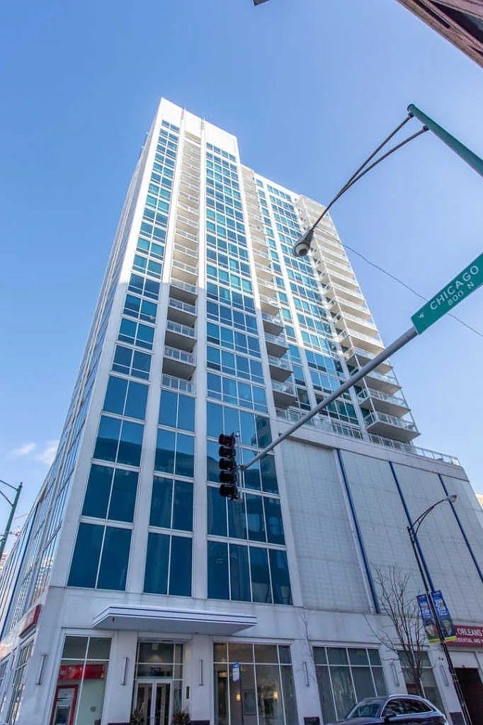 757 ORLEANS Street, Chicago, IL 60654