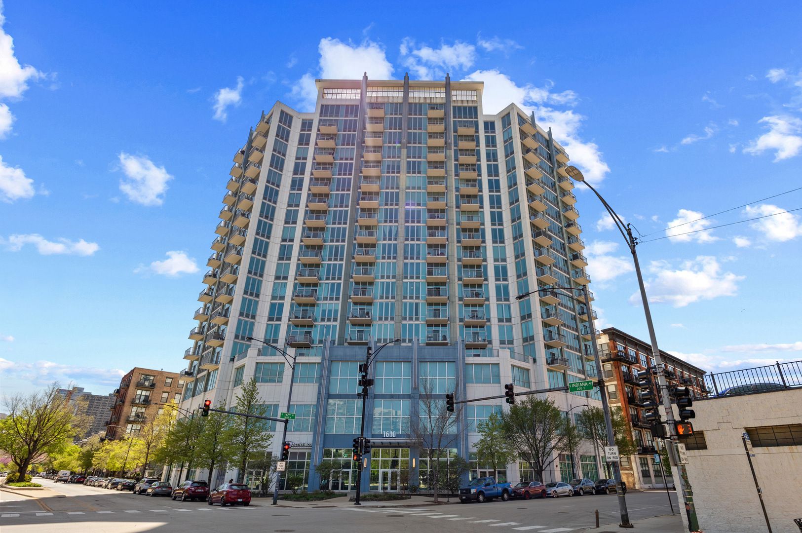 1600 S Indiana Avenue #702 — Chicago, IL 60616