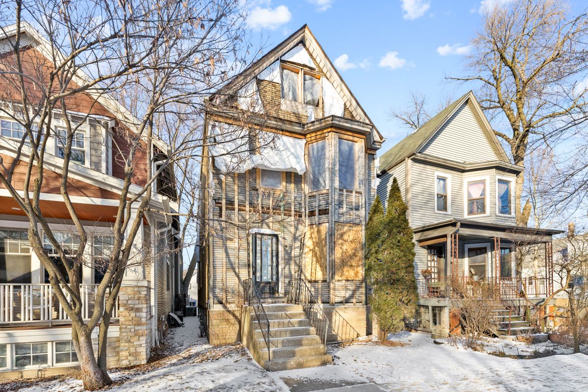 1904 W Berwyn Avenue — Chicago, IL 60640