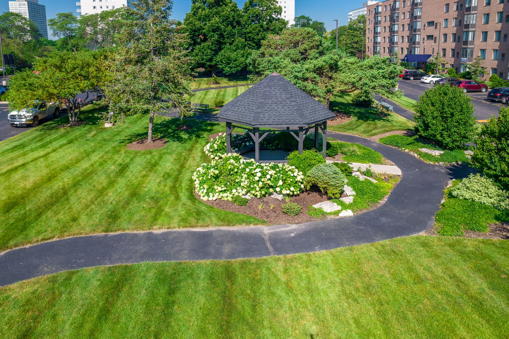 637 E Woodland Park Avenue #302 — Chicago, IL 60616