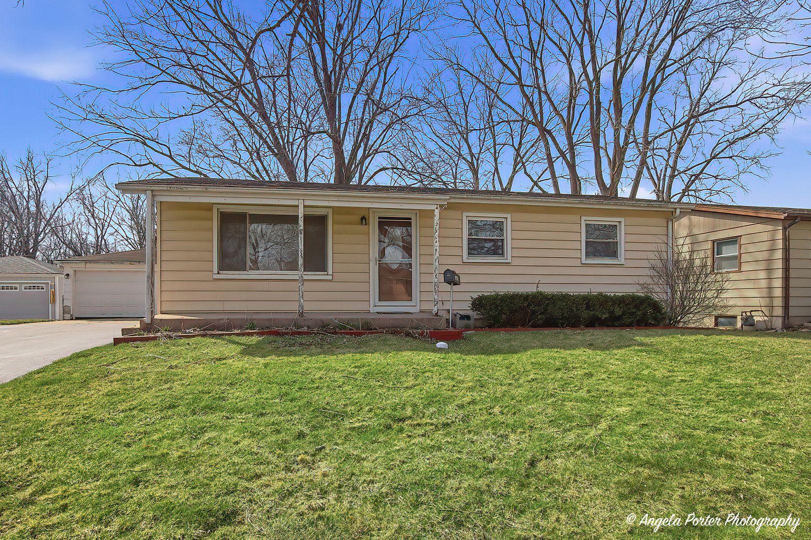 365 Willow Road — Wauconda, IL 60084