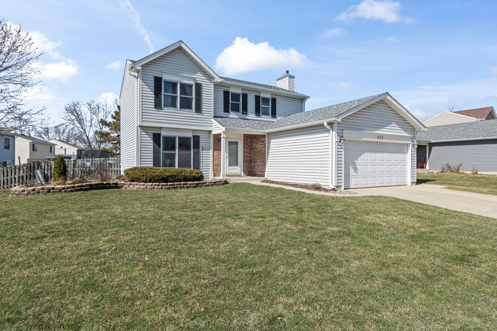 832 Kansas Street — Carol Stream, IL 60188