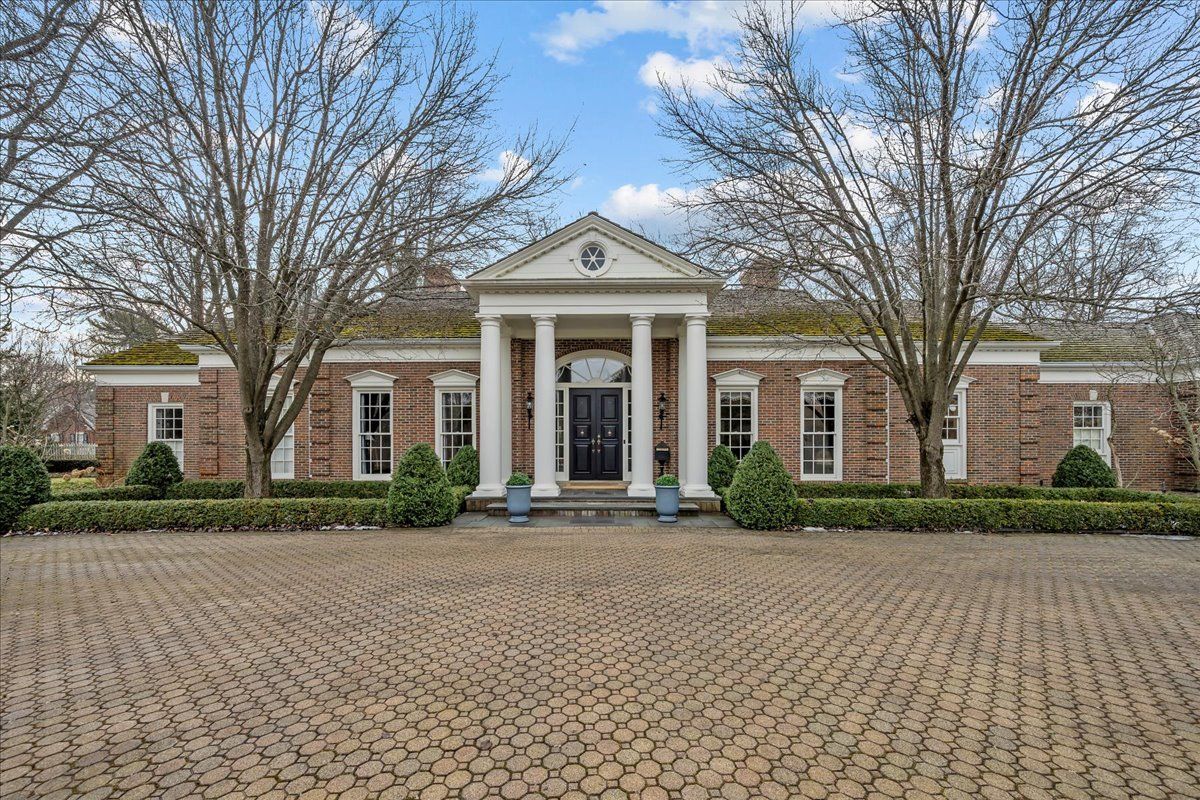 675 Woodland Road, Lake Forest, IL 60045