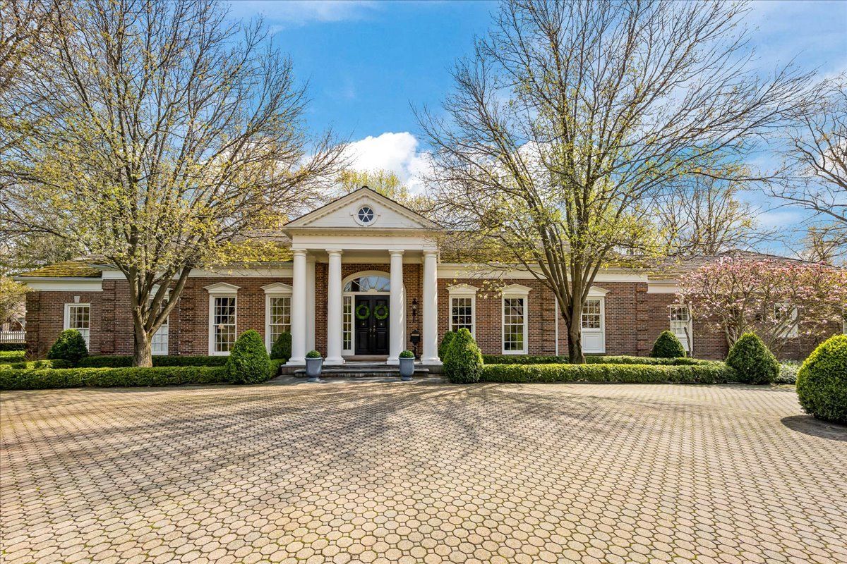 675 Woodland Road, Lake Forest, IL 60045