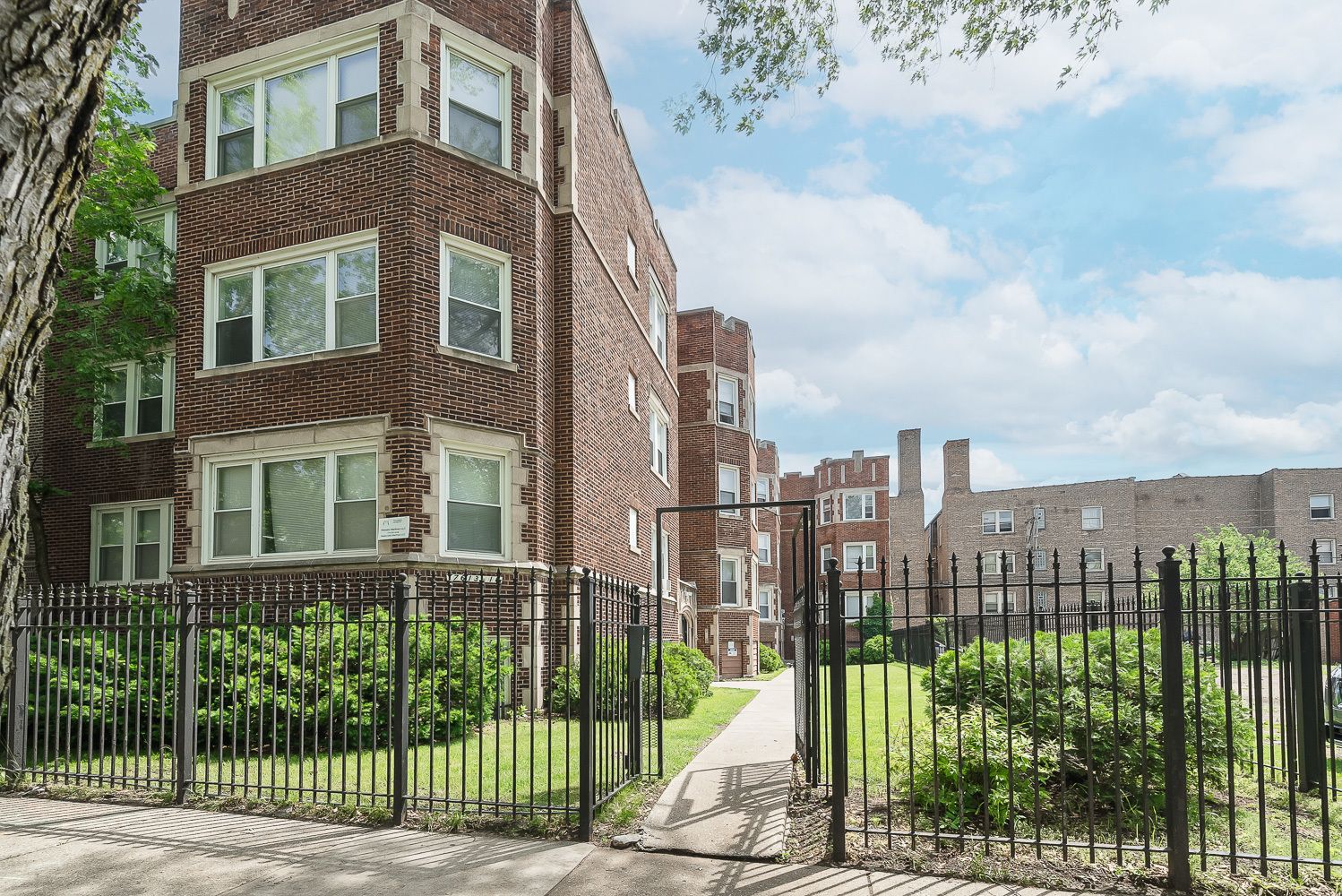 7615 S Kingston Avenue #2 — Chicago, IL 60649