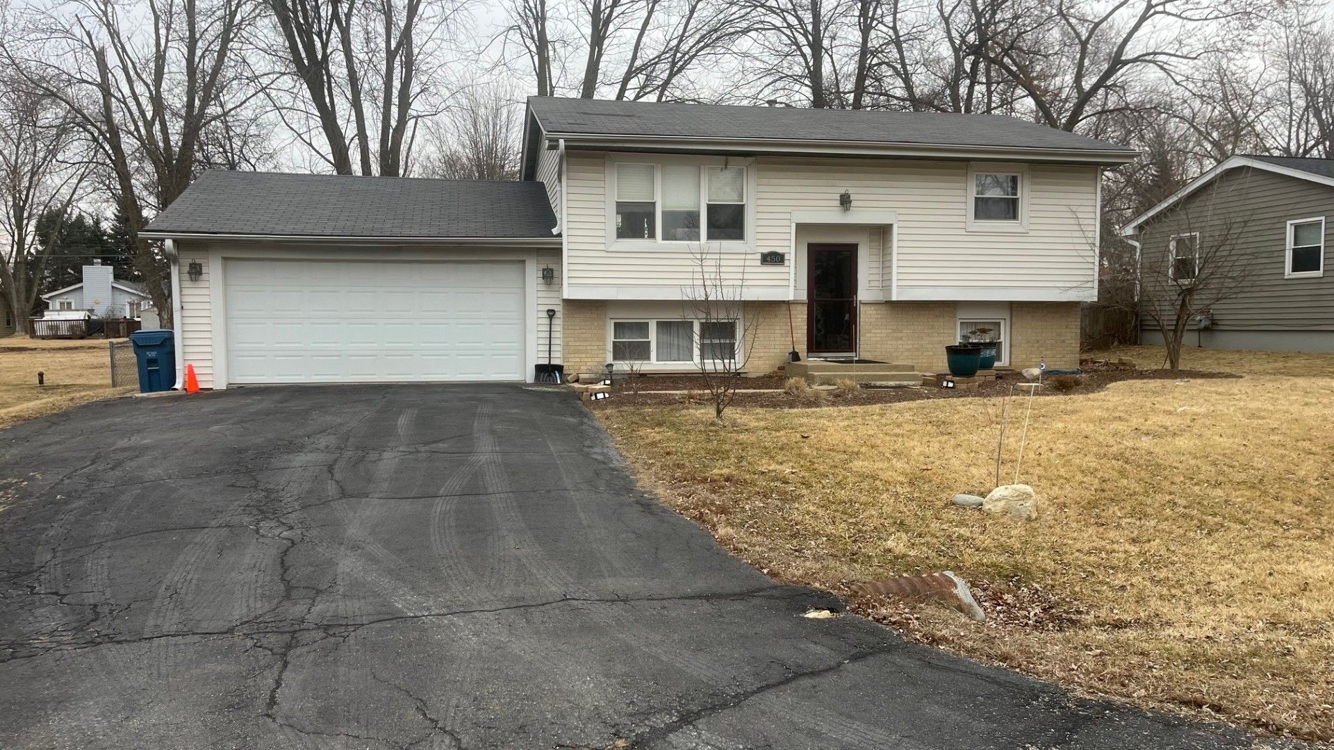 450 Sherwood Drive — Aurora, IL 60505