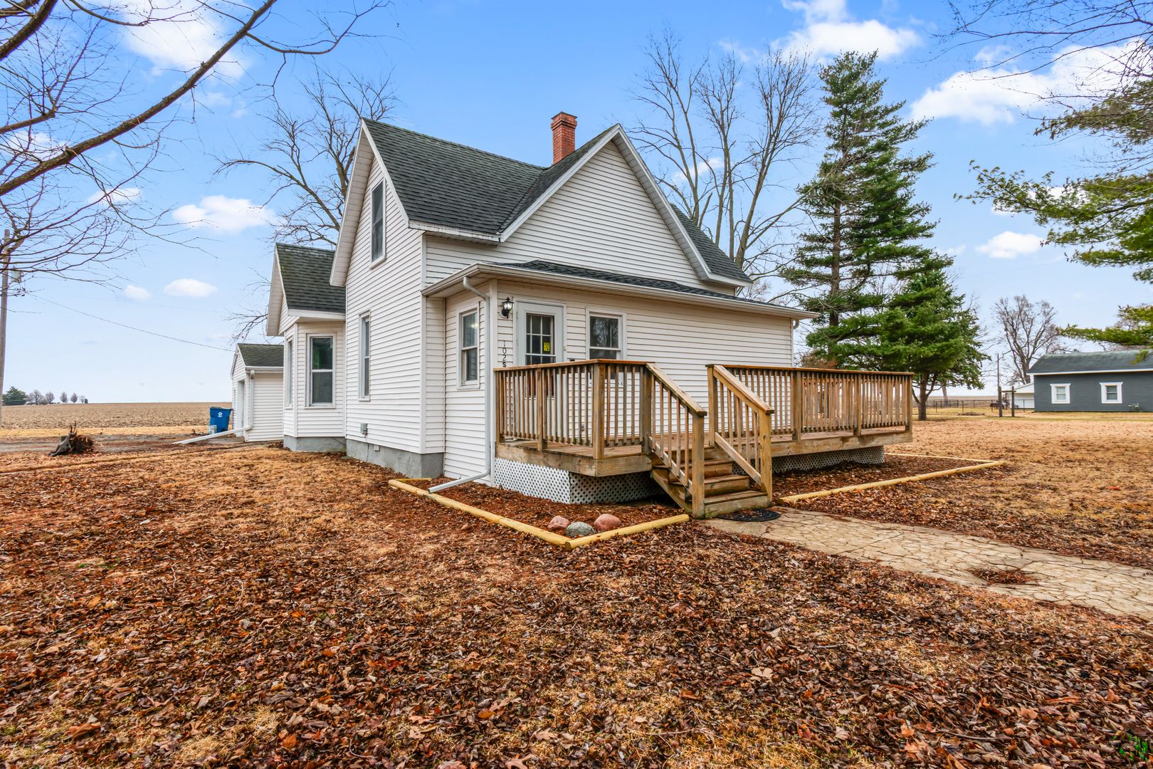 102 S Eastern Avenue — Minier, IL 61759