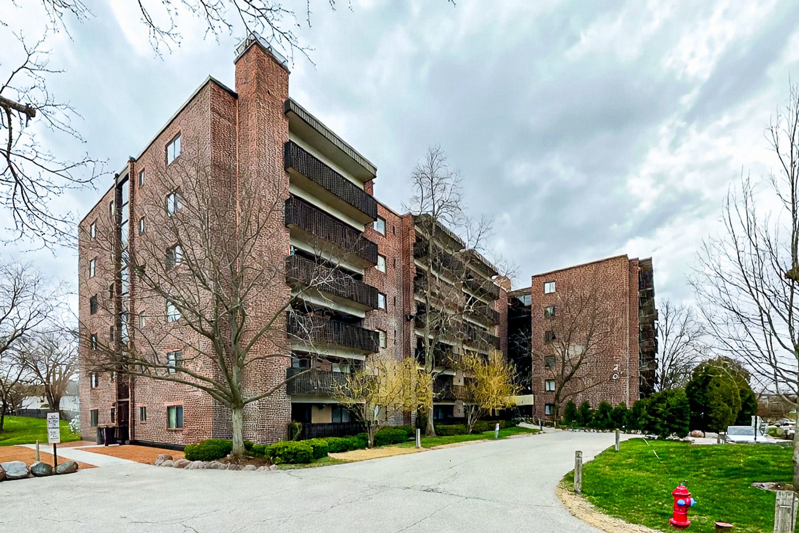920 Vose Drive #304 — Gurnee, IL 60031