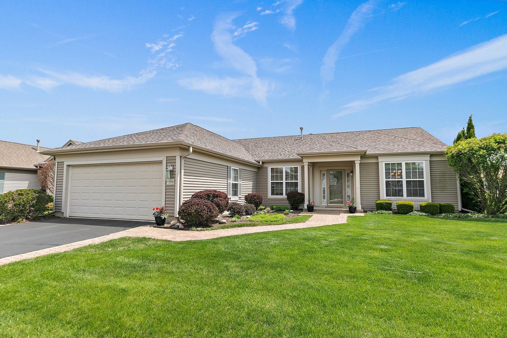 13506 Dakota Fields Drive — Huntley, IL 60142