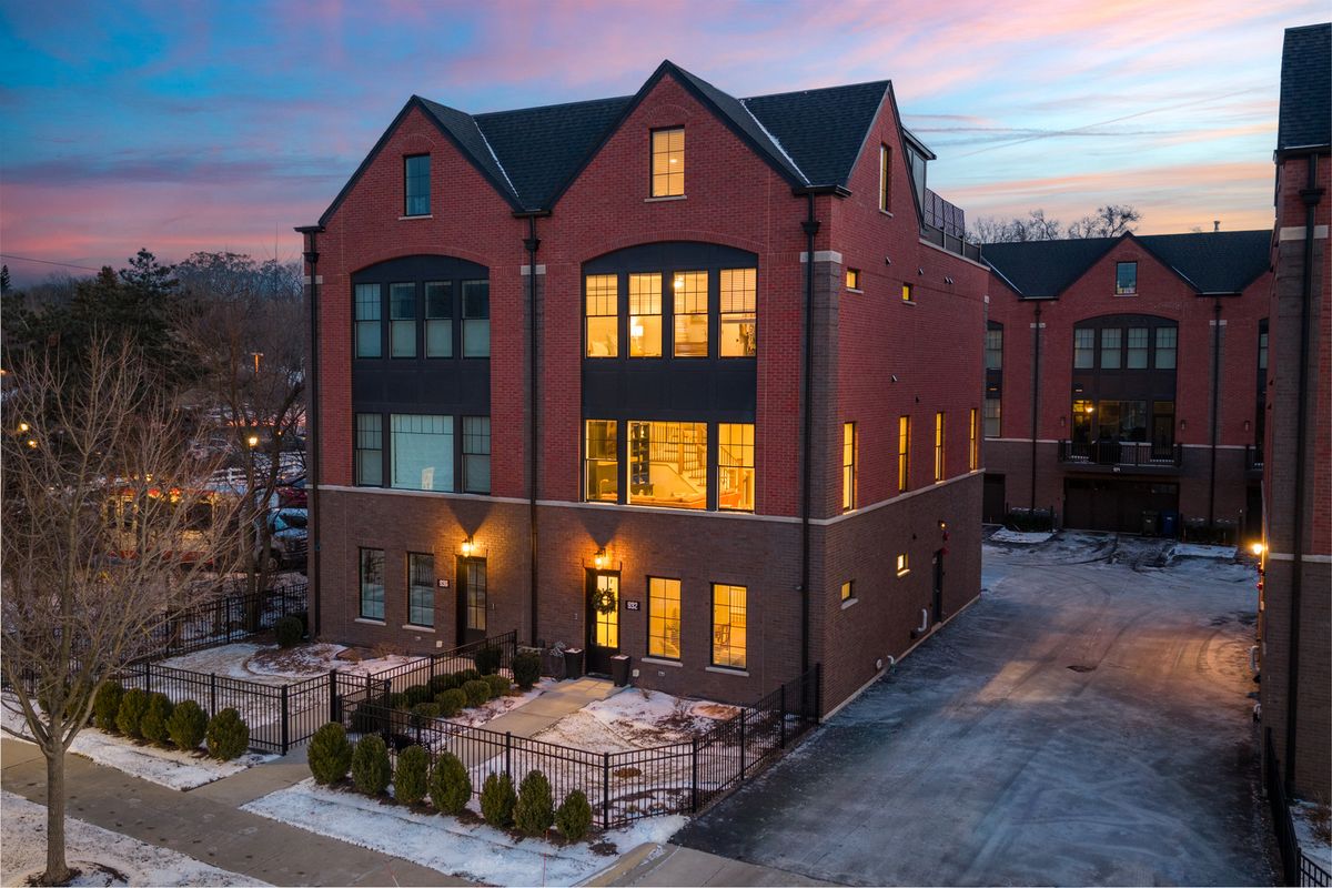 932 Chicago Avenue, Naperville, IL 60540