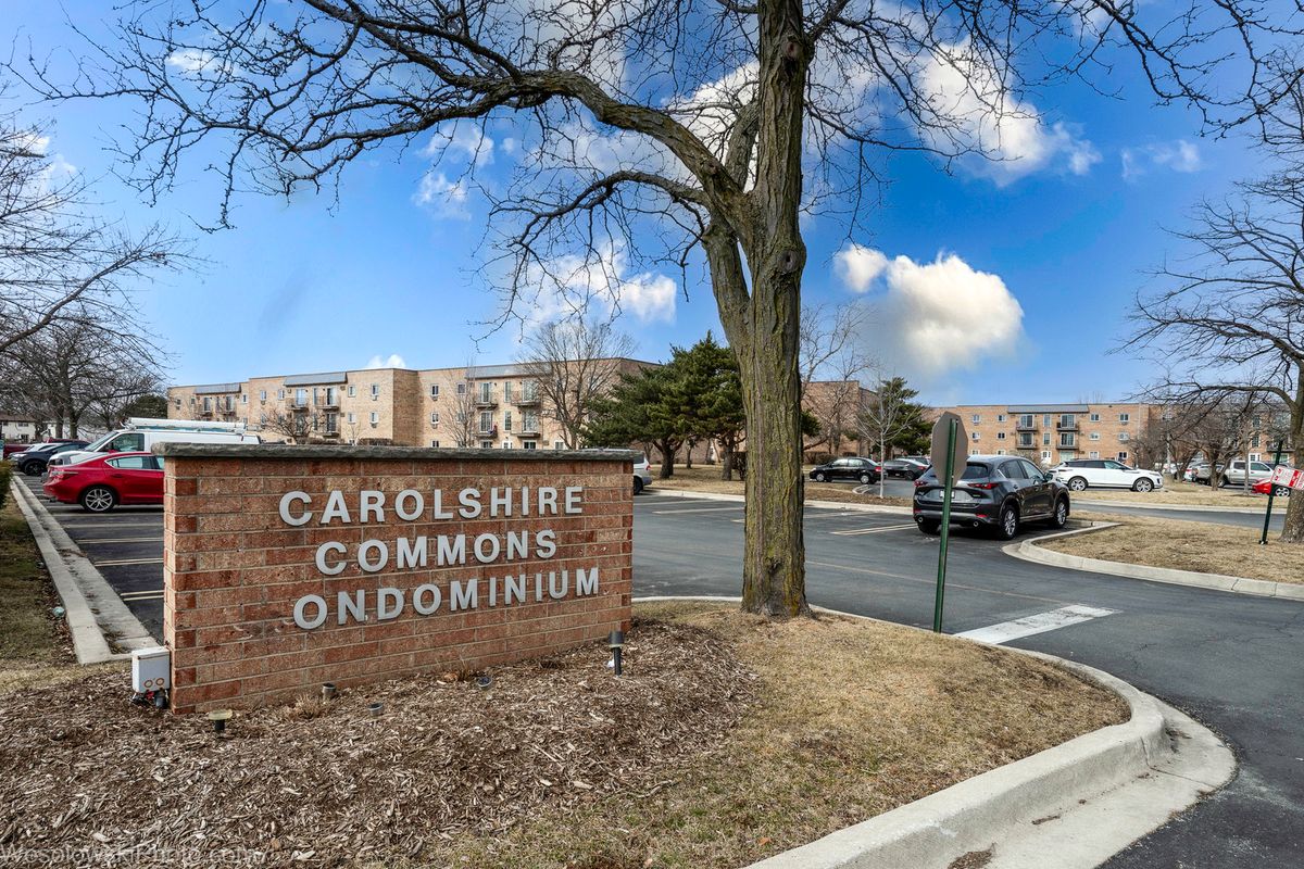 147 Elk Trail, Carol Stream, IL 60188