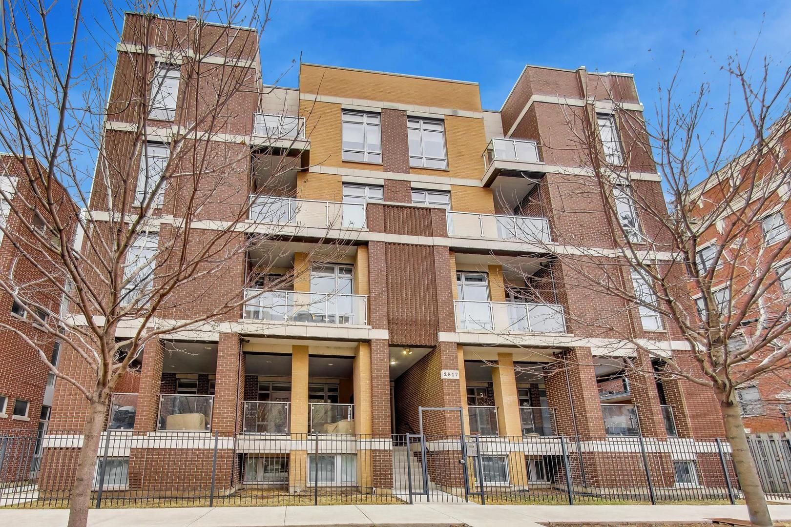 2817 N Oakley Avenue #2N — Chicago, IL 60618