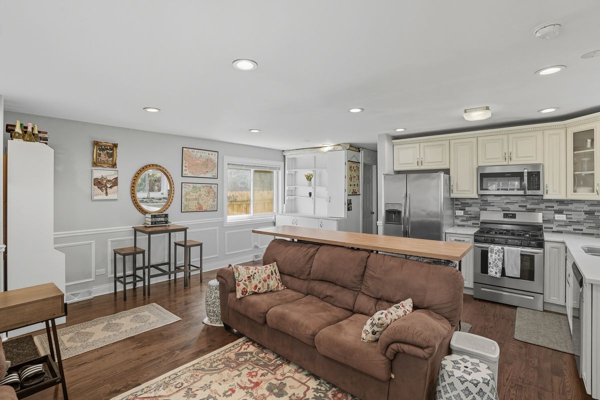 6712 Evans Avenue, Chicago, IL 60637