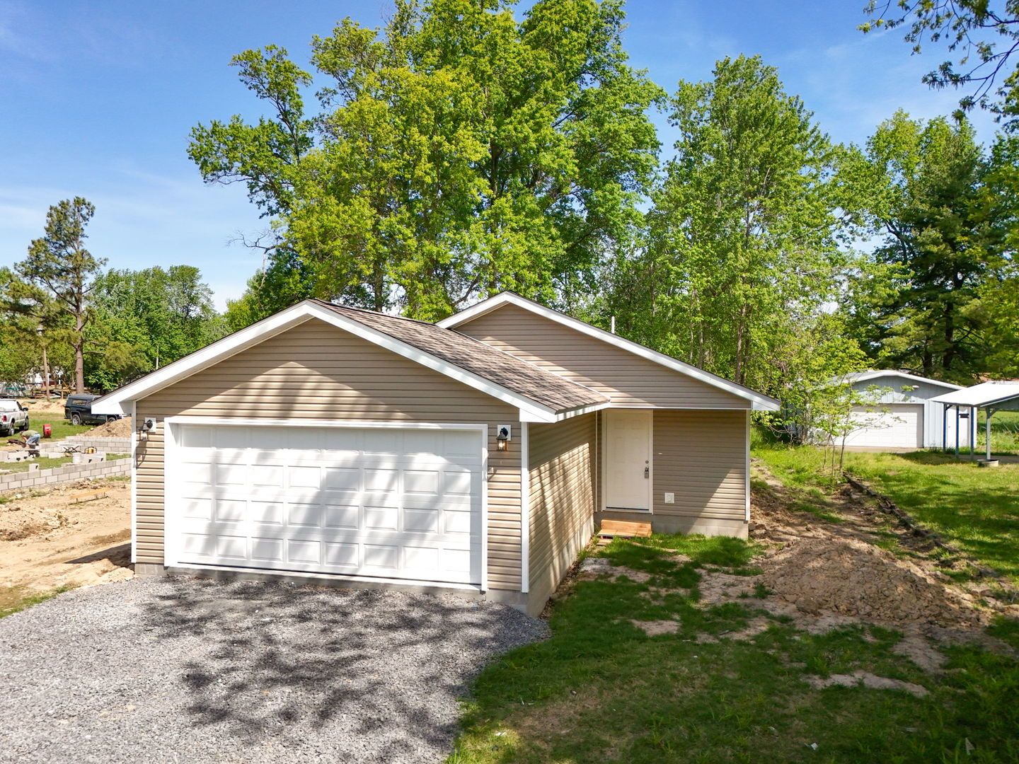 817 W Stotlar Street — Herrin, IL 62948