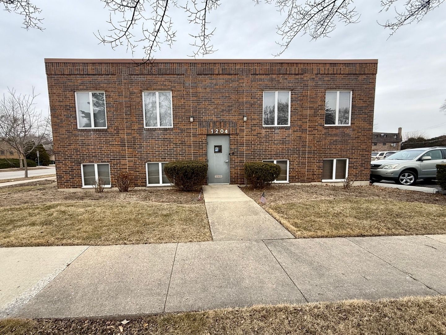 1204 E Central Road — Arlington Heights, IL 60005