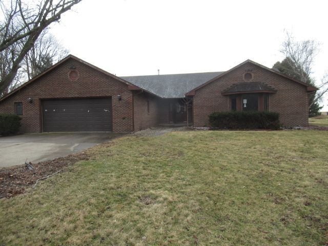 153 Lake Road, Seymour, IL 61875