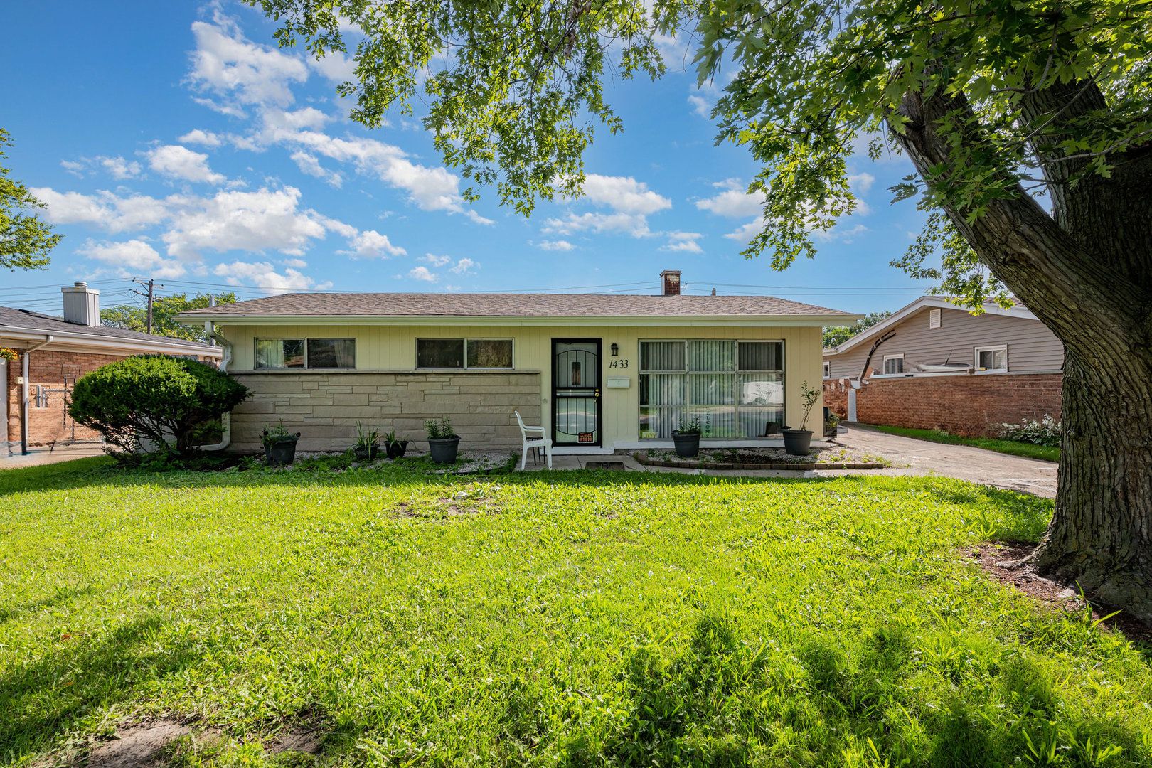 1433 Burnham Avenue — Calumet City, IL 60409