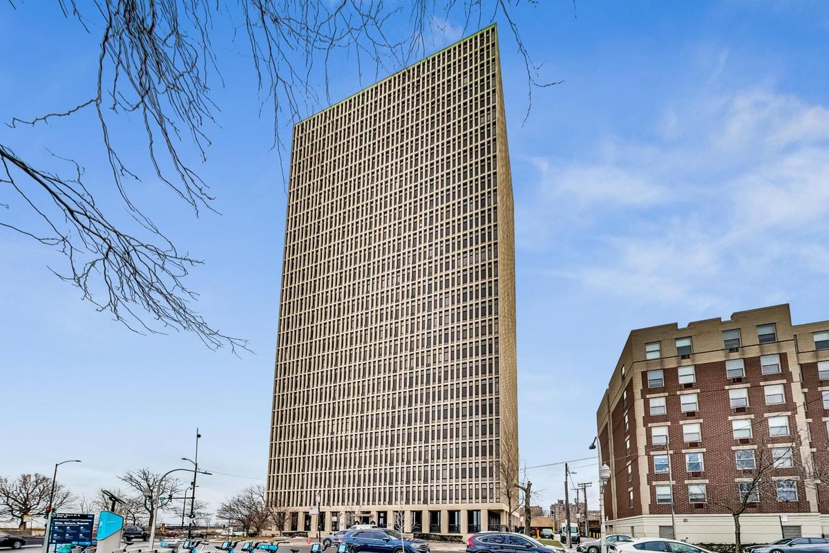 6700 South Shore Drive, Chicago, IL 60649