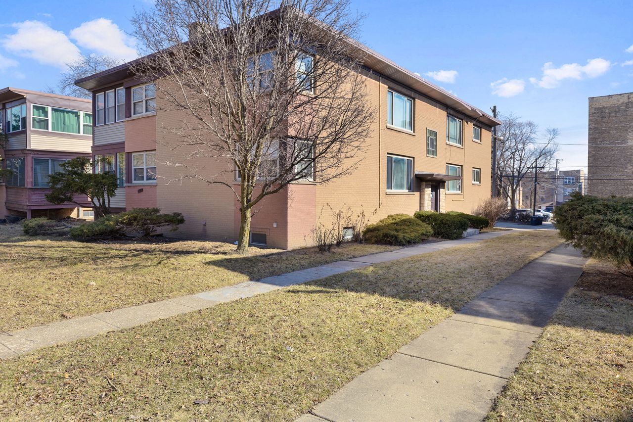 135 Ridge Avenue #1W — Evanston, IL 60202