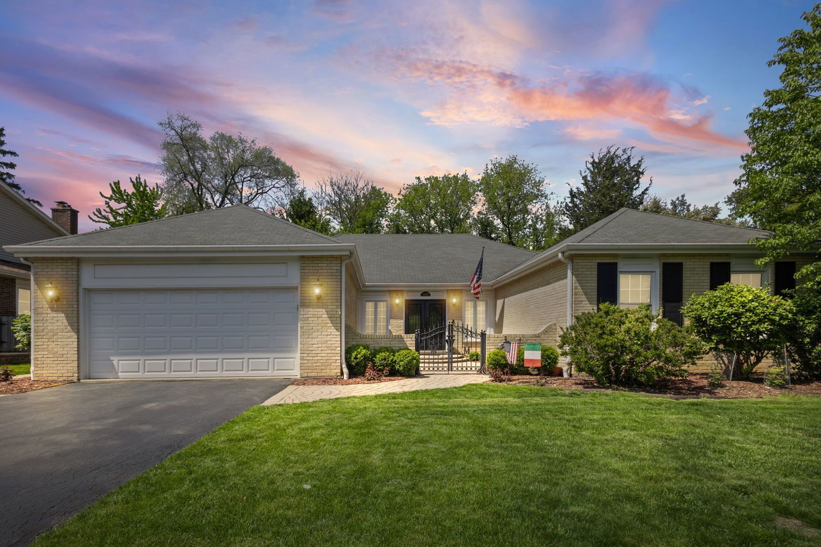 1132 Pine Tree Lane — Libertyville, IL 60048