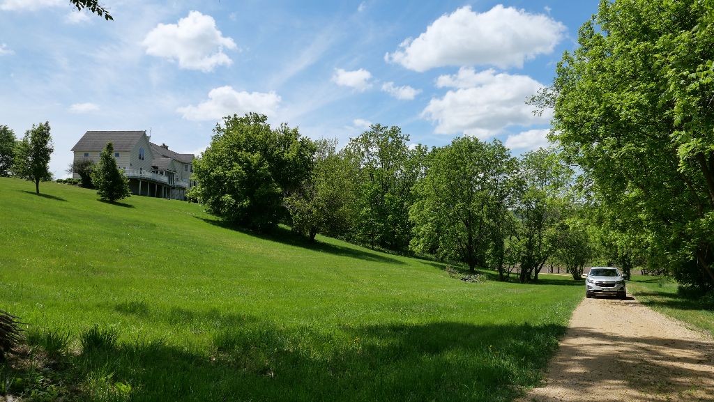 2346 W Longhollow Road, Elizabeth, IL 61028