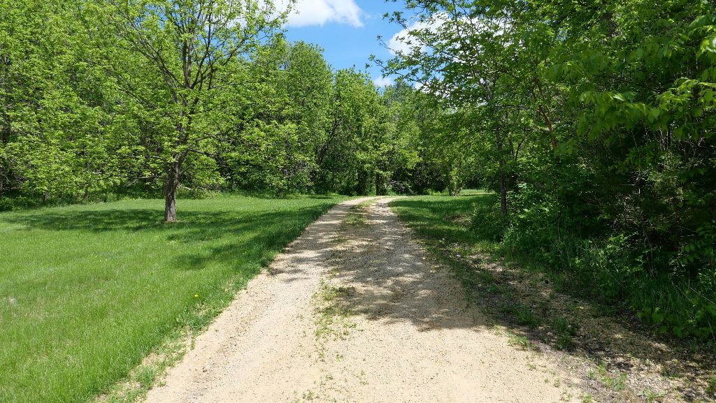 2346 W Longhollow Road, Elizabeth, IL 61028