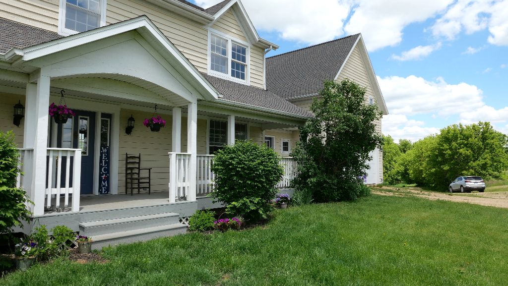 2346 W Longhollow Road, Elizabeth, IL 61028