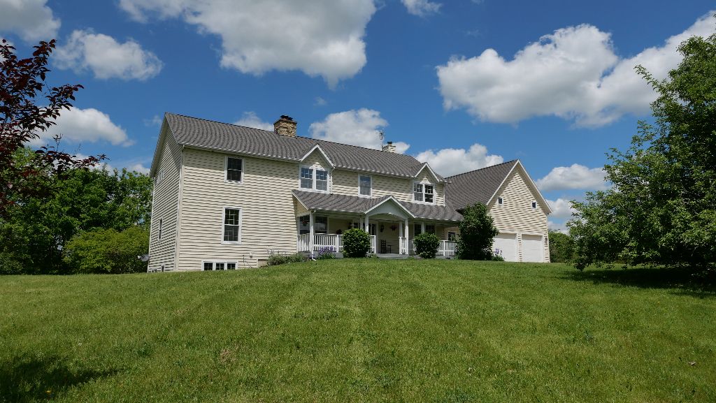 2346 W Longhollow Road, Elizabeth, IL 61028