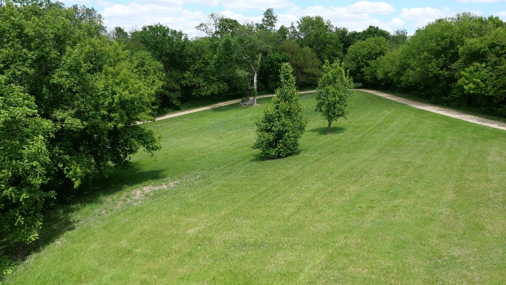 2346 W Longhollow Road, Elizabeth, IL 61028