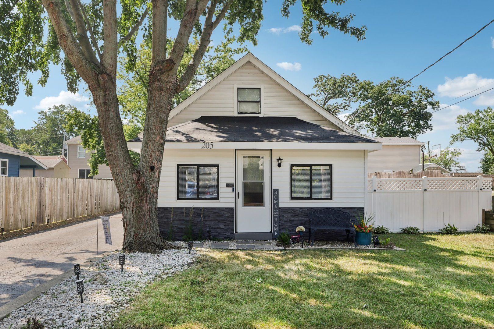 205 Shadydell Avenue — Mundelein, IL 60060