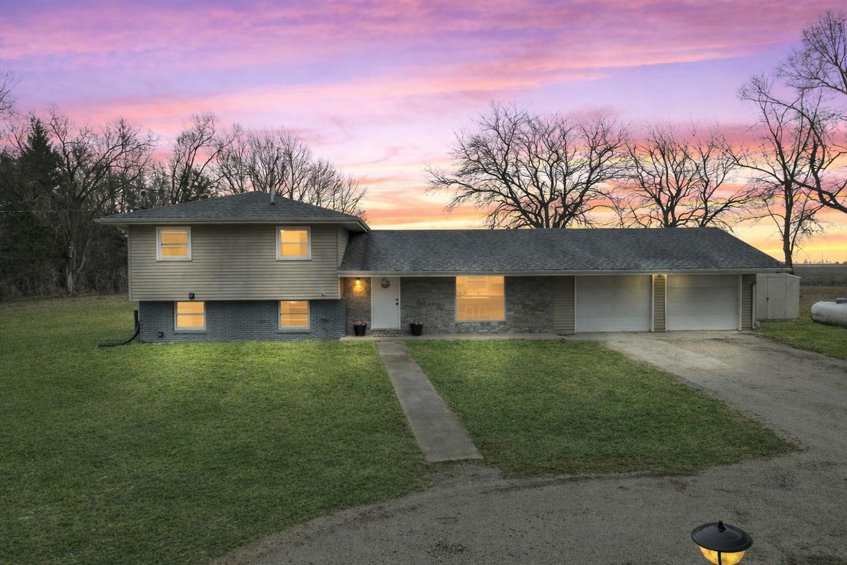 15795 2550 North Road, Hudson, IL 61748