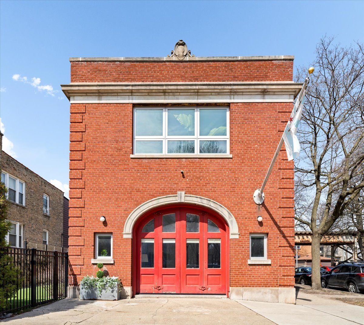 2100 W Eastwood Avenue — Chicago, IL 60625