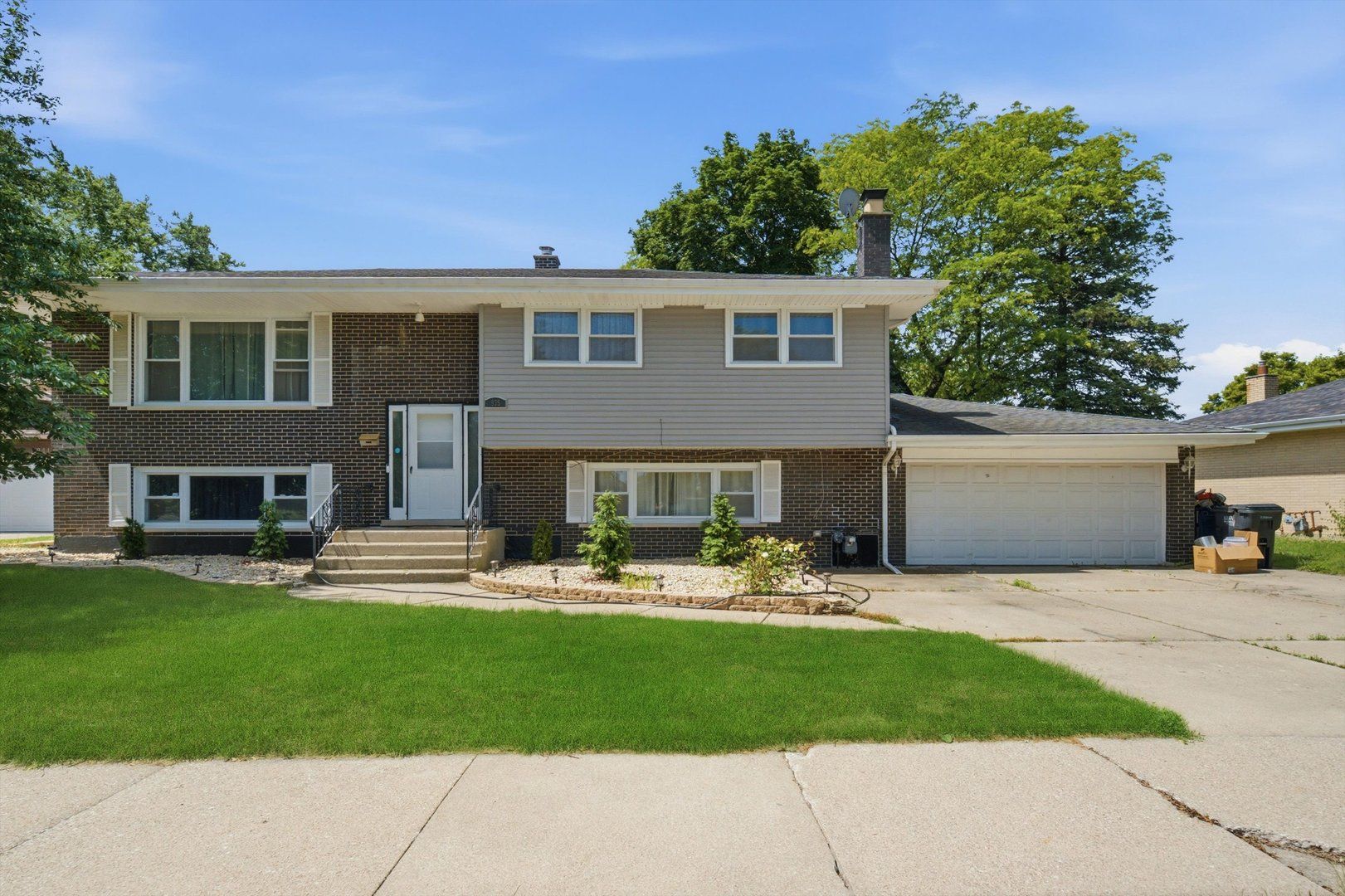 935 E 169th Street — South Holland, IL 60473