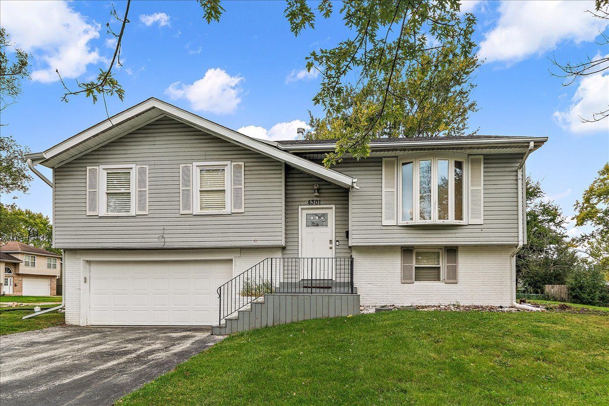 4301 Whitehall Lane — Richton Park, IL 60471
