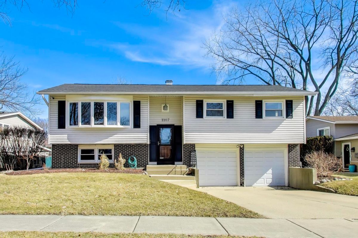 1107 Greenfield Lane, Mount Prospect, IL 60056