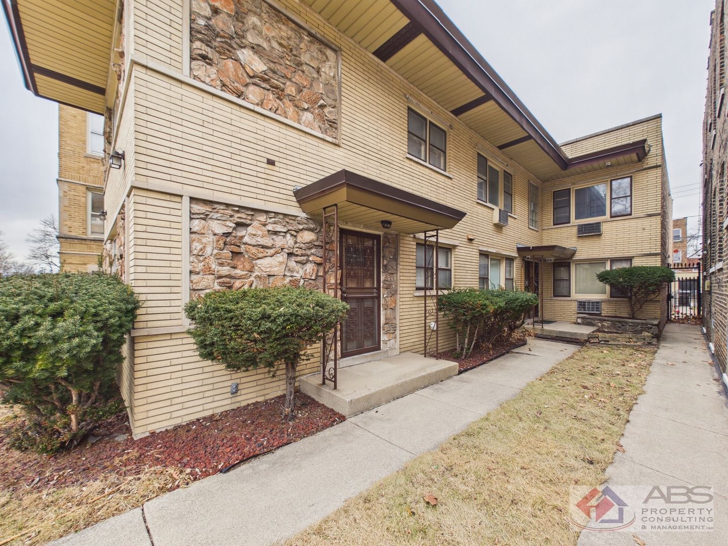 11219 S Martin Luther King Drive #2R — Chicago, IL 60628